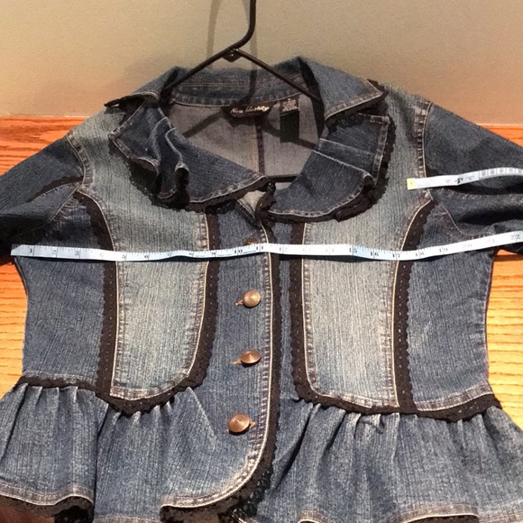 New Identity medium ruffle and black lace jacket w button front and sleeves. - Picture 10 of 10